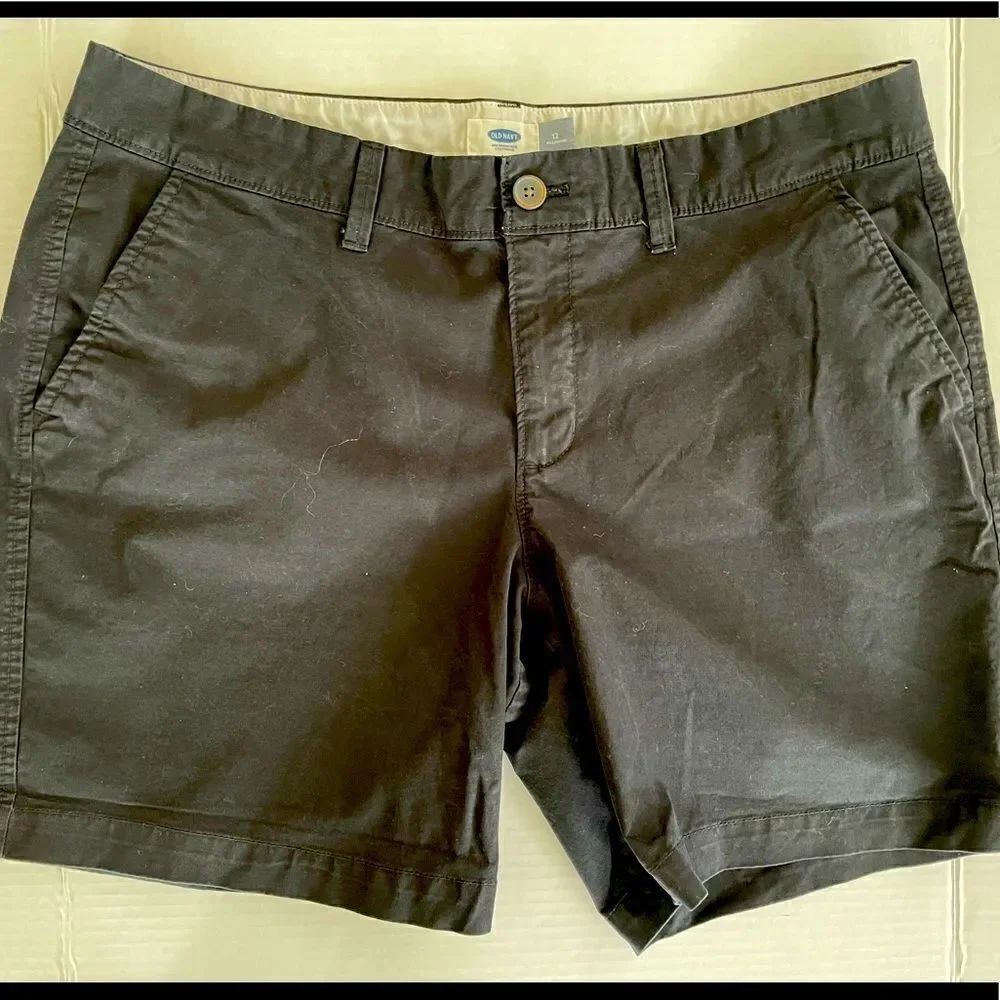 OLD Navy black chino cotton spandex blend shorts, flat front, size 12 tall